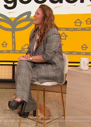 Drew’s black quilted sandals on The Drew Barrymore Show