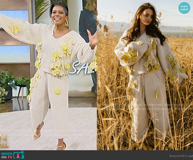 Eiram Wool Pullover with Flower Tassels worn by Tamron Hall on Tamron Hall Show