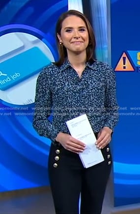 Elizabeth Schulze’s navy cropped pants with gold buttons on Good Morning America