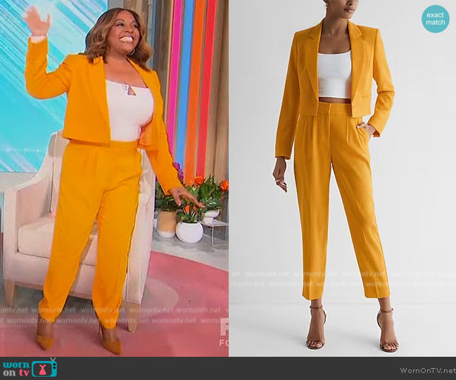 Express One Button Cropped Blazer worn by Sherri Shepherd on Sherri