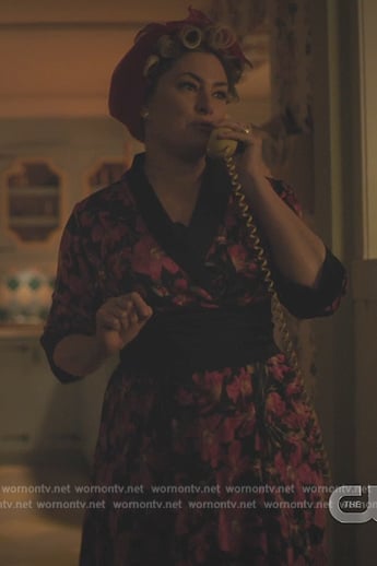 Alice’s floral print kimono on Riverdale
