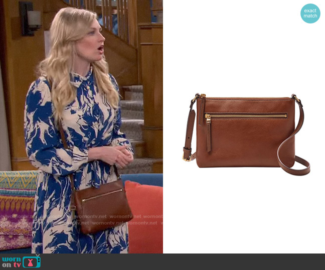 Fossil Fiona Bag worn by Gemma (Beth Behrs) on The Neighborhood