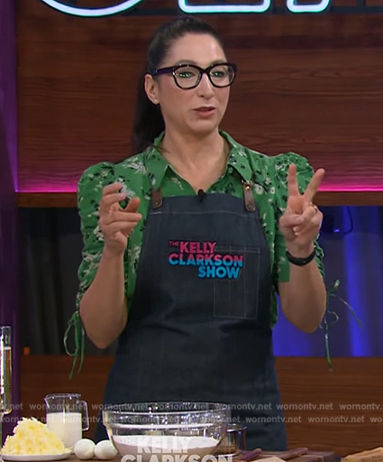 Gesine Bullock’s green floral print top on The Kelly Clarkson Show