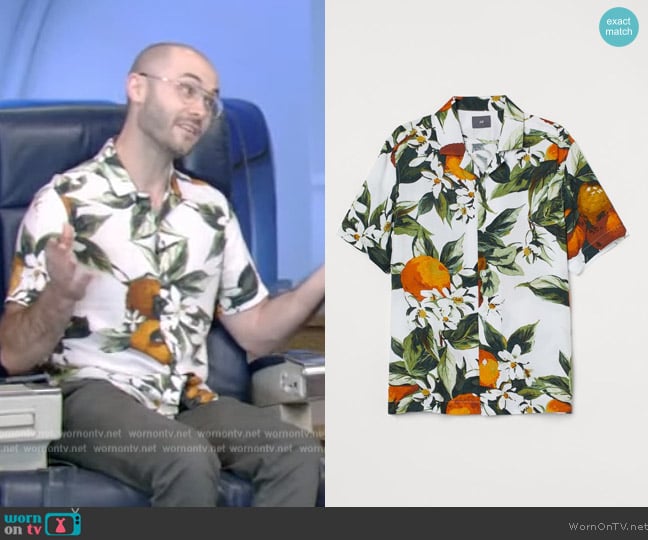 H&M Relaxed Fit Patterned Resort Shirt worn by Scott Keyes on Live with Kelly and Mark
