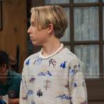 Jake’s beige mountain print sweatshirt on Bunkd