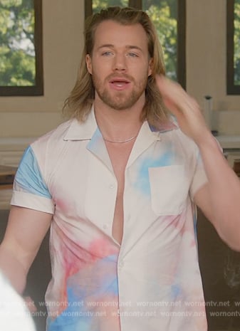 JJ’s tie dye print shirt on All American