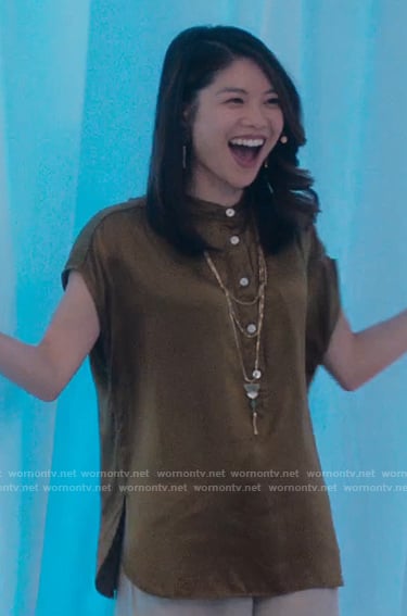 Julia’s olive green tunic top on Fantasy Island