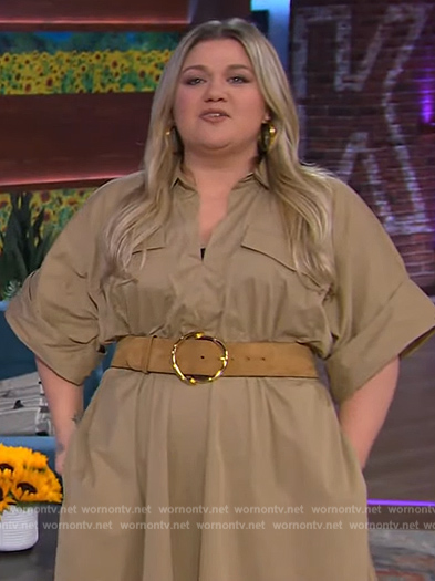 Kelly’s khaki utility dress on The Kelly Clarkson Show