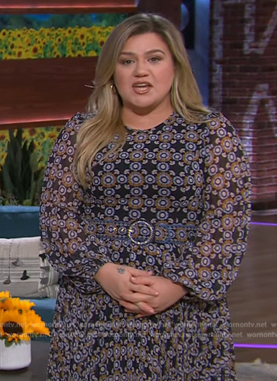 Kelly’s geometric print dress on The Kelly Clarkson Show