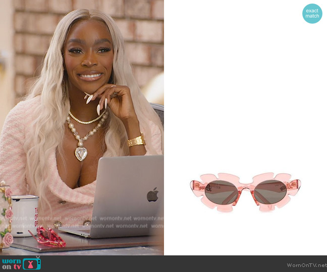 Loewe Flower Frame Sunglasses worn by Chelsea Lazkani on Selling Sunset