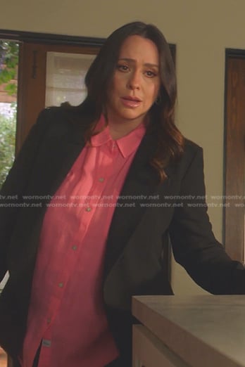 Maddie’s pink gauze shirt on 9-1-1