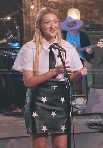 Madi Heichel’s black star leather skirt on The Voice