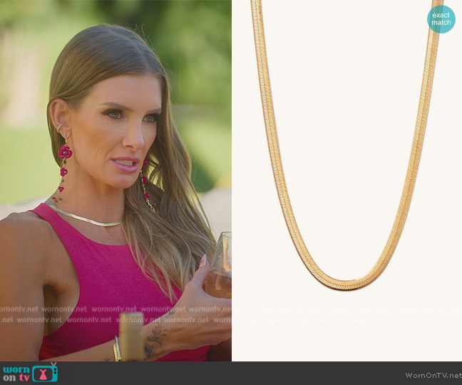 Mejuri Bold Herringbone Chain Necklace worn by Nicole Young on Selling Sunset