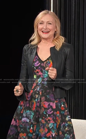 Patricia Clarkson’s floral dress on E! News