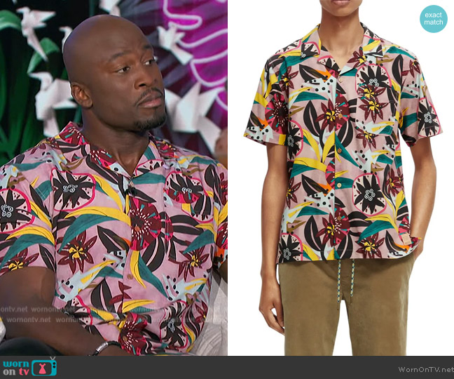 Scotch and Soda Floral Short Sleeve Button-Up Shirt worn by Akbar Gbajabiamila on The Talk