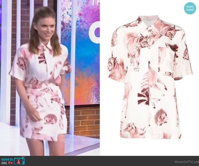 Stella McCartney All-over graphic print silk shirt worn by Kate Mara on The Kelly Clarkson Show