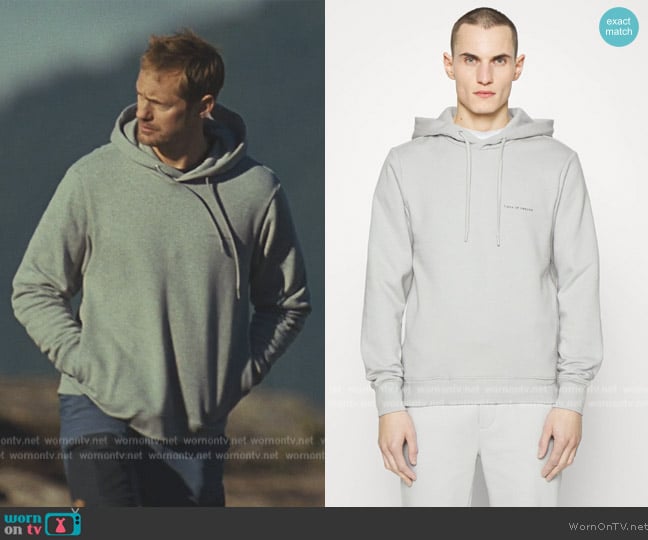 Tiger of Sweden Dominick Sweater worn by (Alexander Skarsgård) on Succession