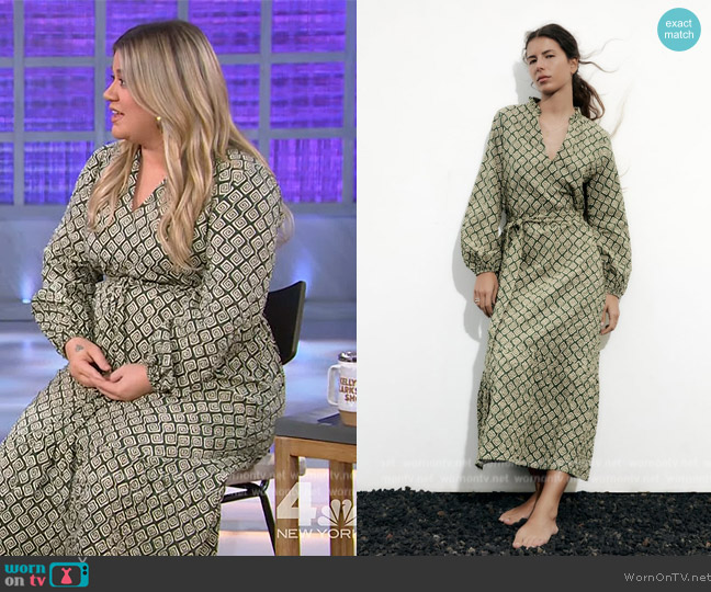 Zara Geometric Print Dress worn by Kelly Clarkson on The Kelly Clarkson Show