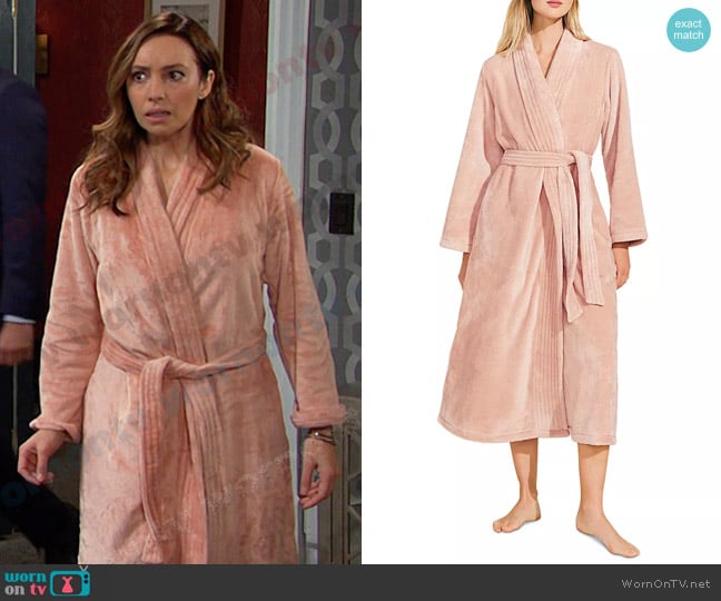 Eberjey Chalet Plush Robe worn by Gwen Rizczech (Emily O'Brien) on Days of our Lives