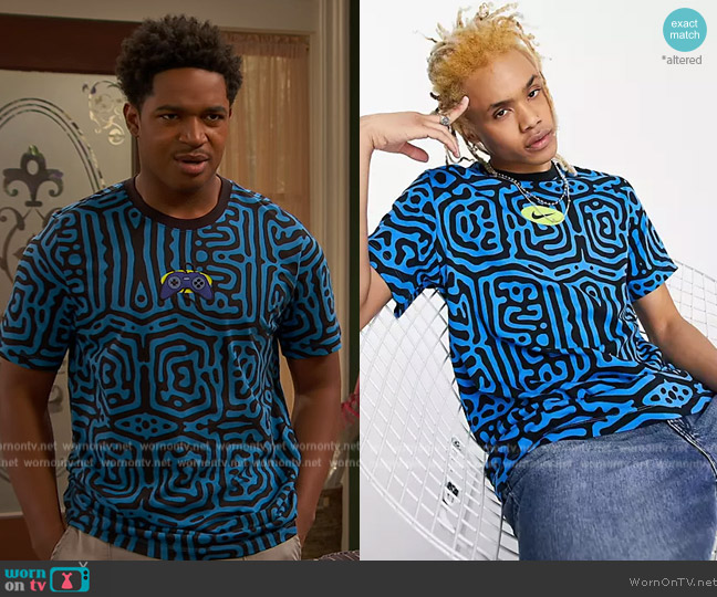 Nike SI2 all over print logo t-shirt in blue worn by Booker Baxter (Issac Ryan Brown) on Ravens Home