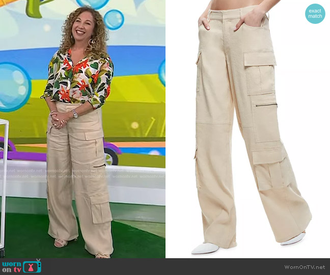 Alice + Olivia Cay Baggy Cargo Pants in Natural worn by Laurie Schacht on Today