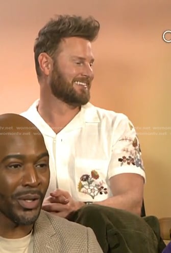 Bobby Berk’s white floral embroidered shirt on E! News