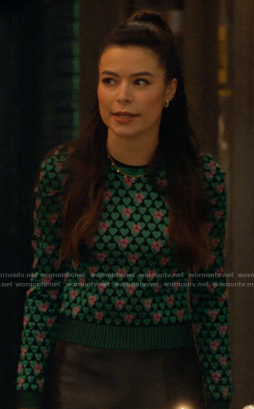 Carly’s green heart and flower print sweater on iCarly