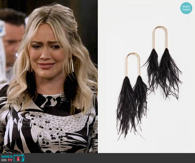 Cult Gaia Meta Feather Earrings worn by Sophie (Hilary Duff) on How I Met Your Father