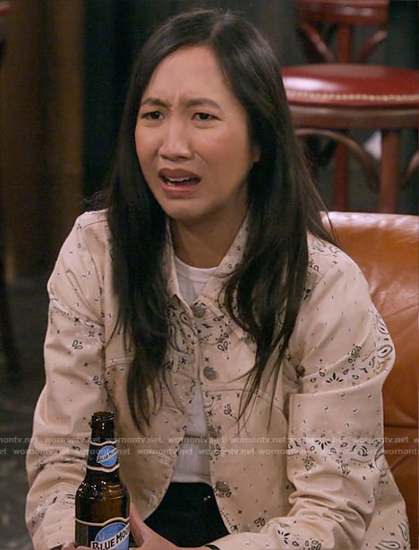 Ellen’s cream paisley print jacket on How I Met Your Father
