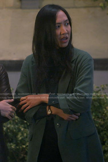 Ellen’s green blazer on How I Met Your Father
