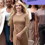 Emma Roberts’s beige knot waist dress on E! News
