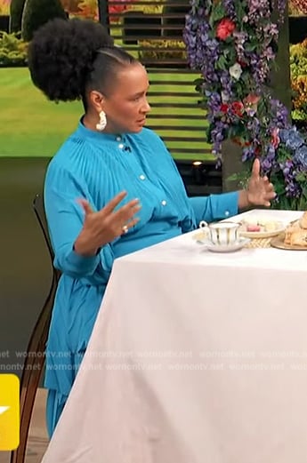 Golda Rosheuvel’s blue pleated dress on Access Hollywood