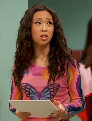 Alice’s green floral contrast tee on Ravens Home
