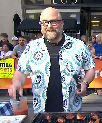 Mark Anderson’s white and blue printed short sleeve shirt on Today