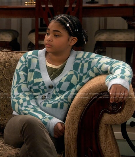 Millicent’s green geometric cardigan on iCarly