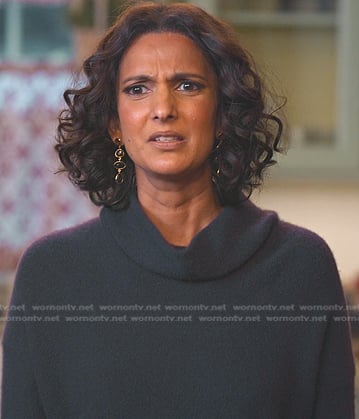 Nalini’s drop earrings on Never Have I Ever