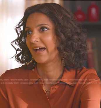 Nalini’s gold link necklace on Never Have I Ever