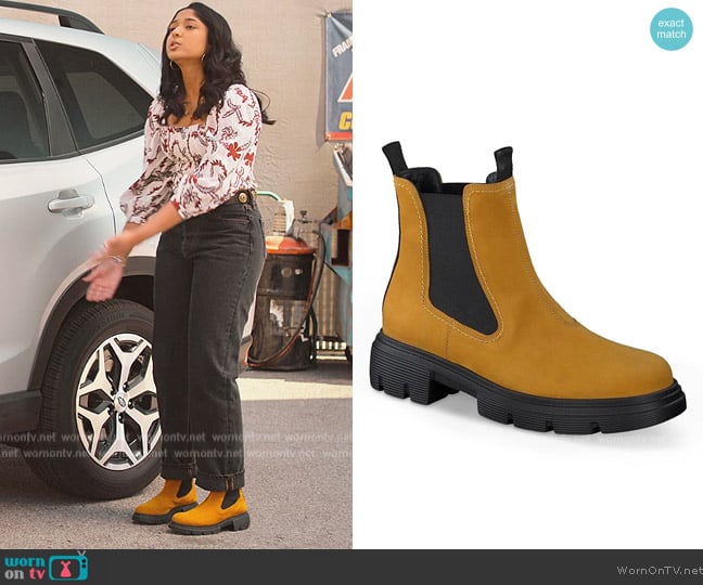 Paul Green Junior Block Heel Chelsea Boots worn by Devi Vishwakumar (Maitreyi Ramakrishnan) on Never Have I Ever