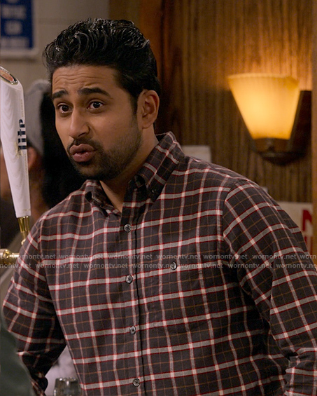 Sid’s checked shirt on How I Met Your Father