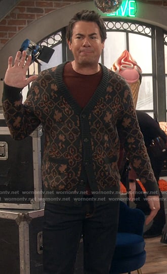 Spencer’s green printed cardigan on iCarly