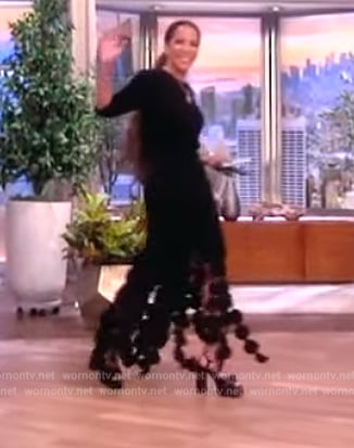 Sara’s black ruched tee and circle cutout dress on The View