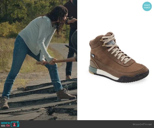 The North Face Back to Berkeley III Hybrid Boot in Fossil/Gardenia White worn by Olive Stone (Luna Blaise) on Manifest