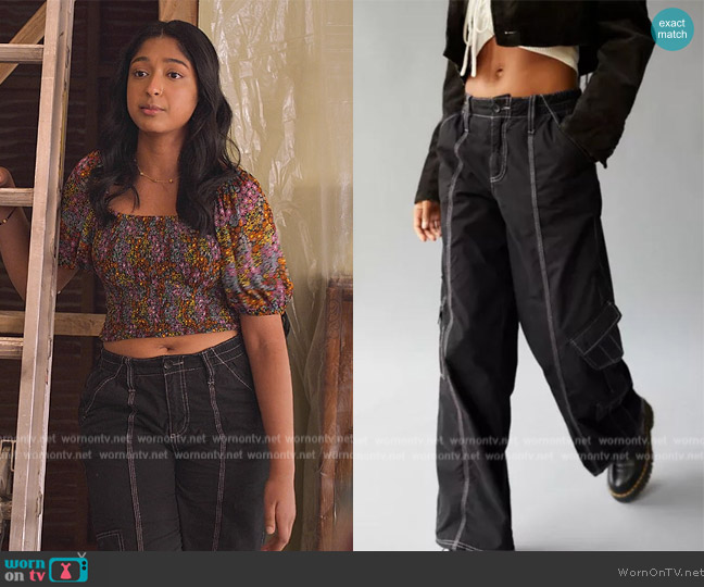 BDG Y2k Low-Rise Cargo Pants worn by Devi Vishwakumar (Maitreyi Ramakrishnan) on Never Have I Ever