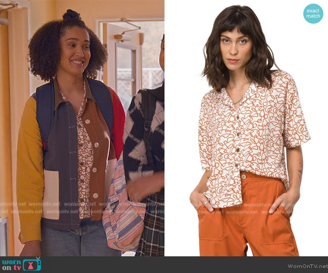 Vans Textured Waves Woven Shirt worn by Fabiola Torres (Lee Rodriguez) on Never Have I Ever
