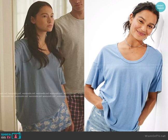 American Eagle Oversized True Tee in Blue worn by Belly Conklin (Lola Tung) on The Summer I Turned Pretty