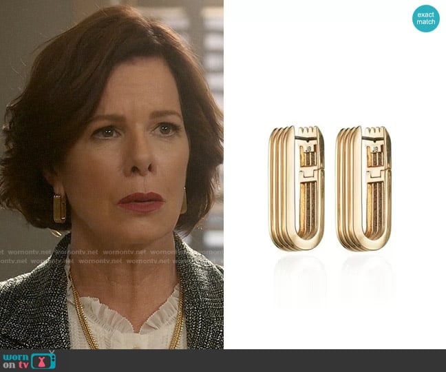 Jenny Bird Rahni Ribbed U-Link Hoop Earrings worn by Margaret Wright (Marcia Gay Harden) on So Help Me Todd
