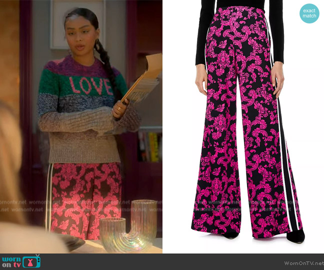 Alice and Olivia Athena Printed Wide Leg Pants worn by Kiela (Daniella Perkins) on Grown-ish