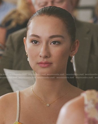 Belly’s floral necklace and earrings on The Summer I Turned Pretty