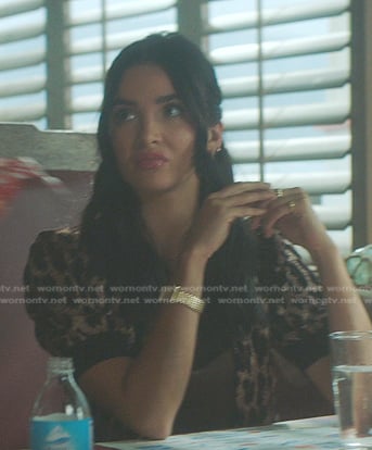 Bess’s leopard print cardigan on Nancy Drew