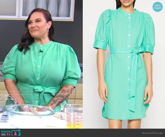 Gap Puff Sleeve Shirt Dress in Jamaica Green worn by Karen Akunowicz on Good Morning America